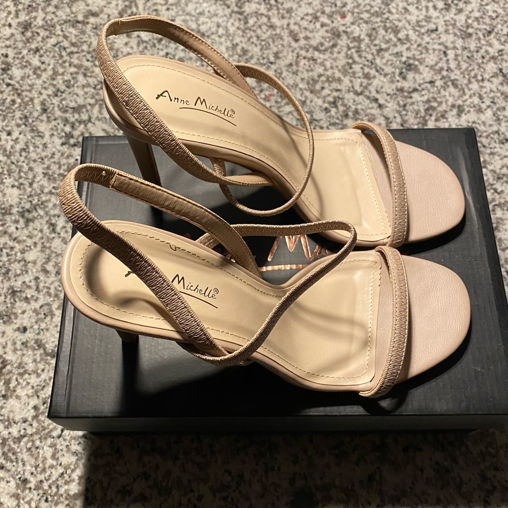 NEW. NUDE HEEL SANDALS